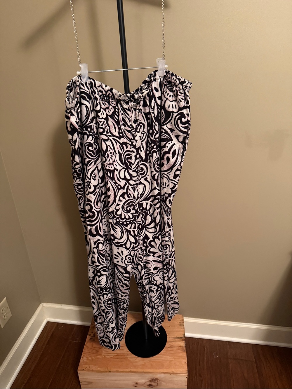 Black & White Floral Print Pants with Pockets